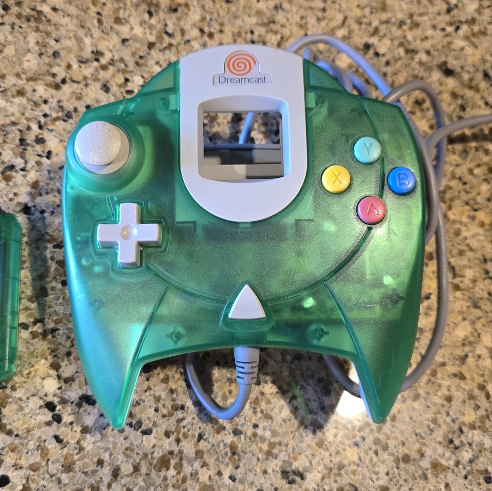 Green Sega Dreamcadt Controller and VMU Japan Only - Picture 2 of 7